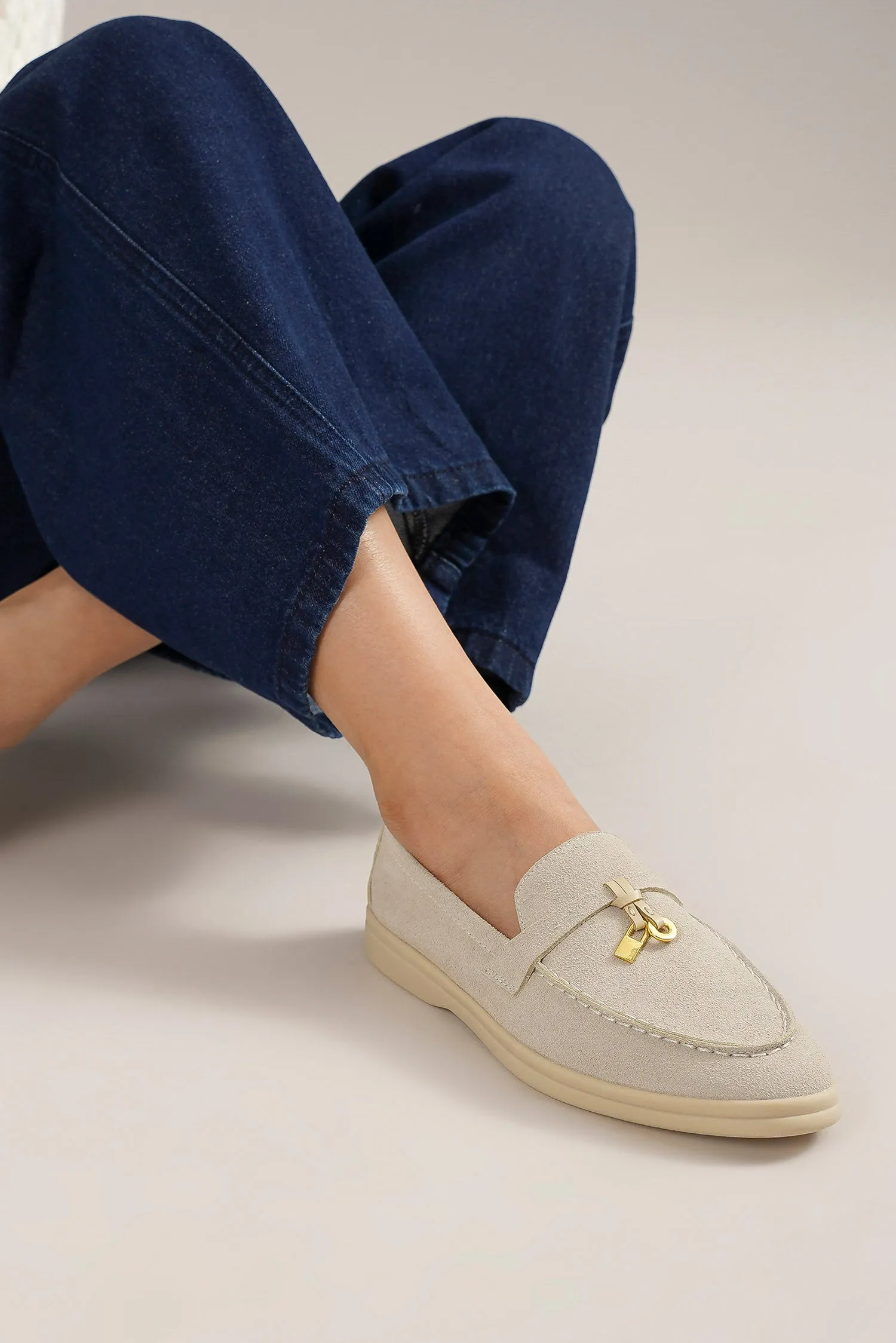 CHARLIE-01 Gold-Accent Loafers