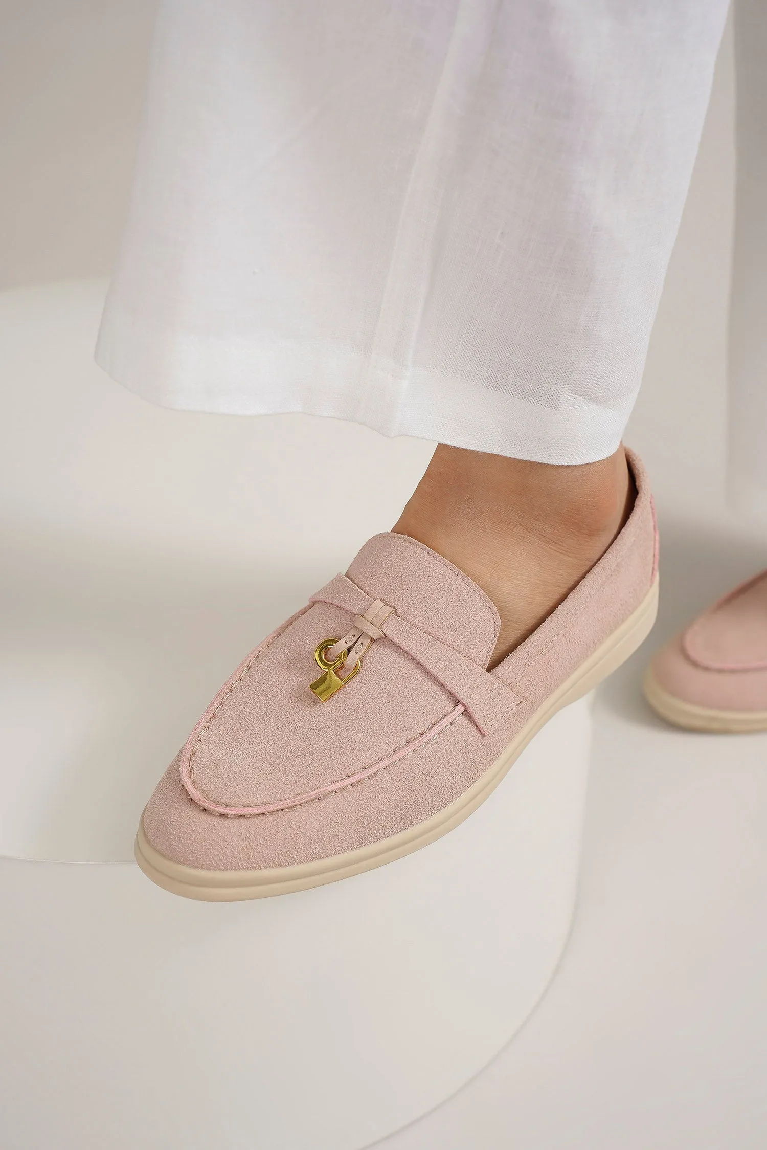 CHARLIE-01 Gold-Accent Loafers