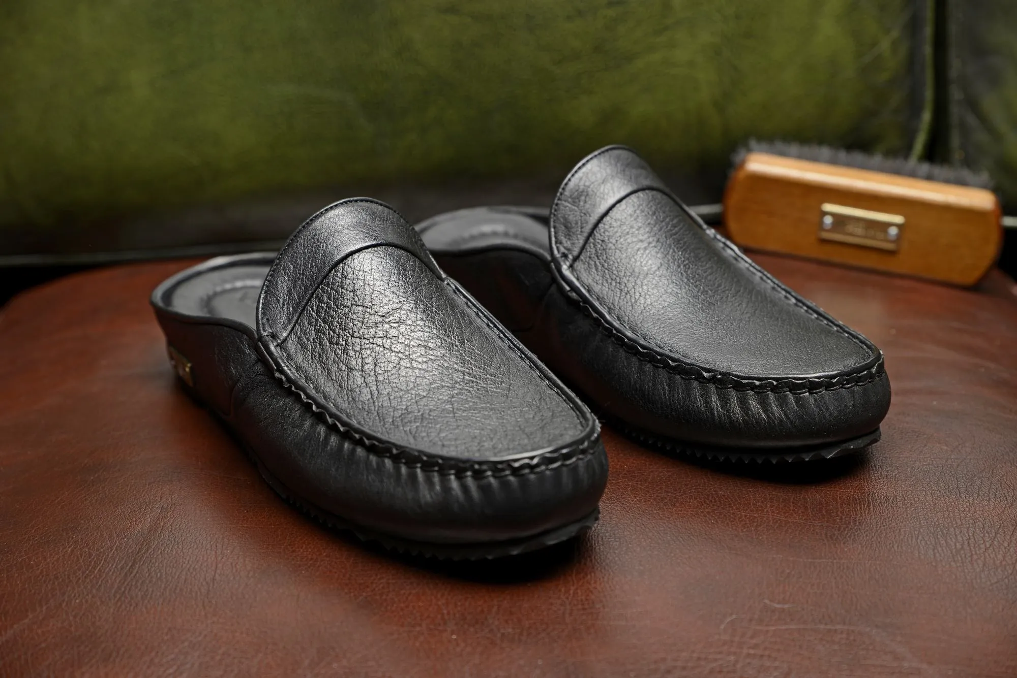 FOOT FEDERATION MOC-TOE MEN'S LEATHER SLIPPER DEERSKIN BLACK