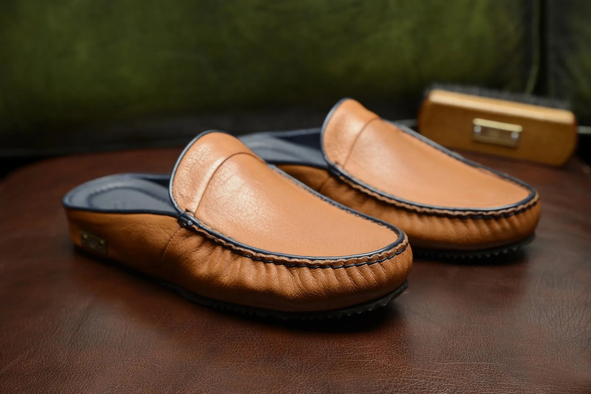 FOOT FEDERATION MOC-TOE MEN'S LEATHER SLIPPER TOBACCO