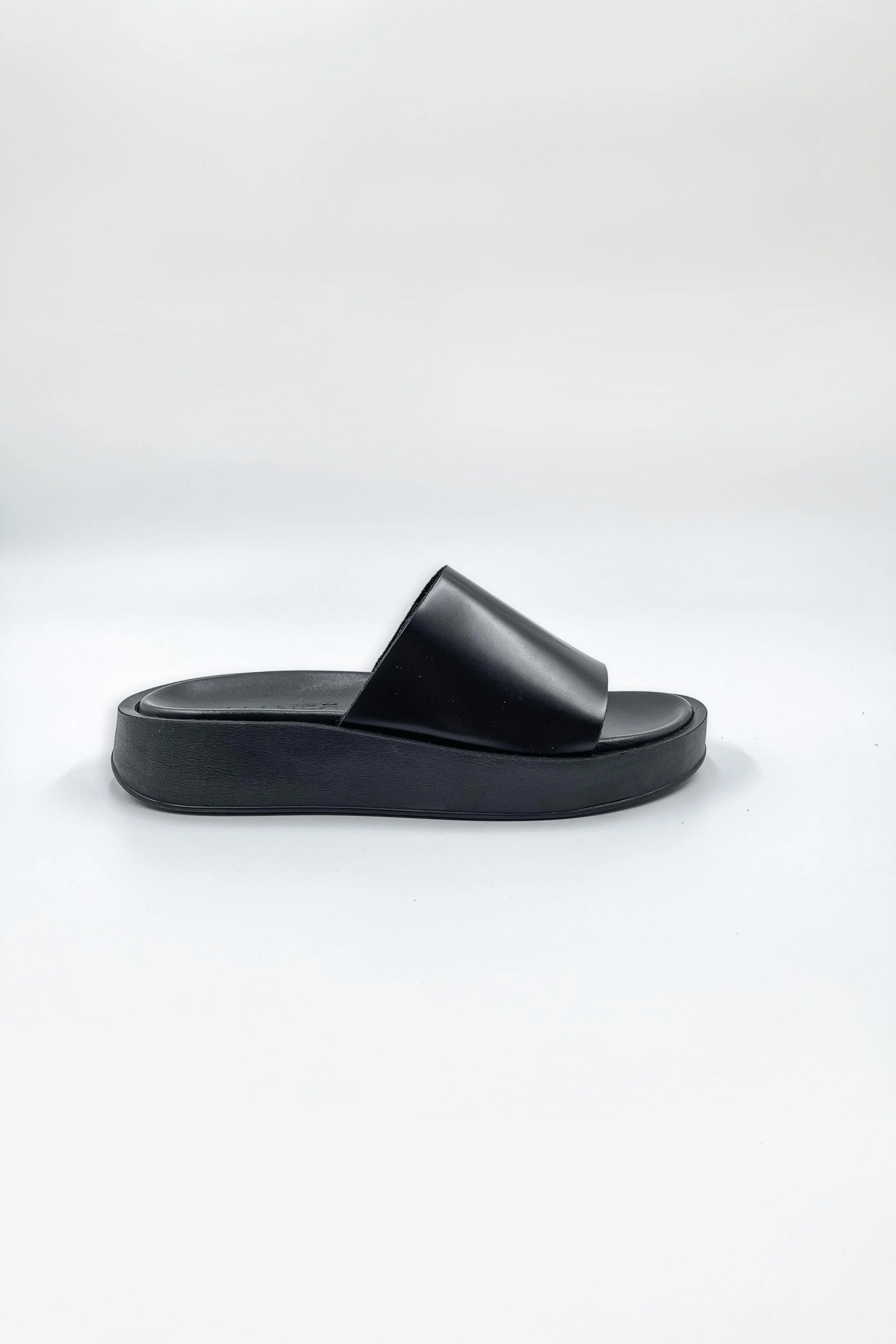 Regina Sandal